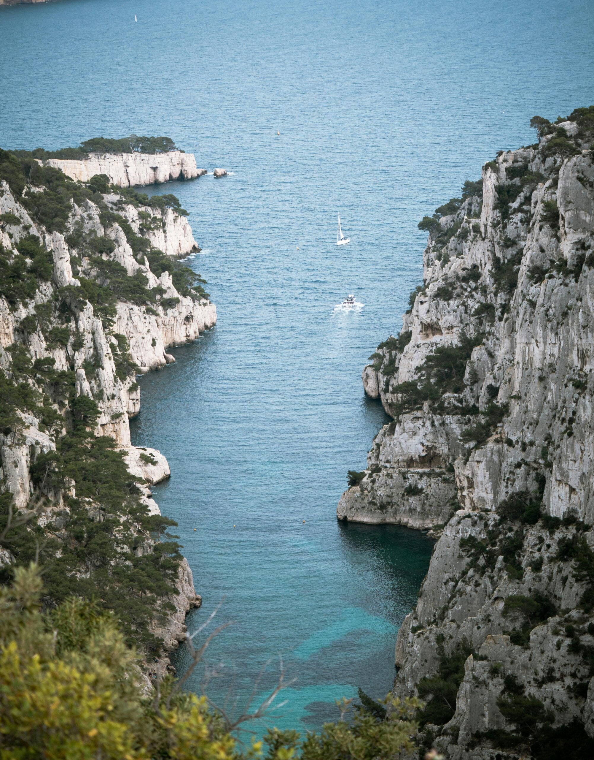 Calanques marseille scaled